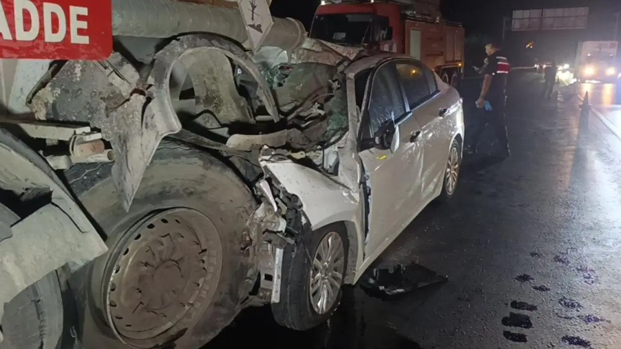 Manavgat'ta Trajik Kaza: Akaryakıt Tankerine Çarpan Otomobil 100 Metre Sürüklendi, Bir Kişi Hayatını Kaybetti