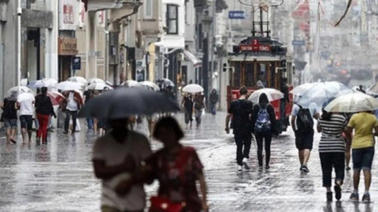 İstanbul İçin Uyarı: Sağanak Yağışlar ve Fırtına Etkisini Artırıyor