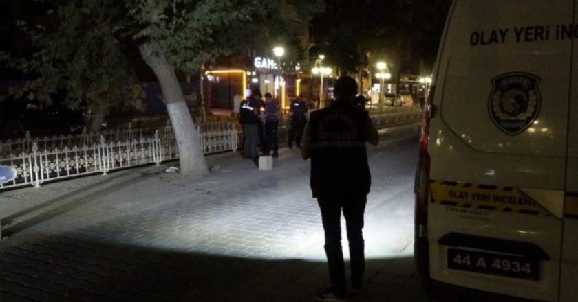 Kaldırımda yürürken topuğundan vuruldu – Son Dakika Türkiye Haberleri