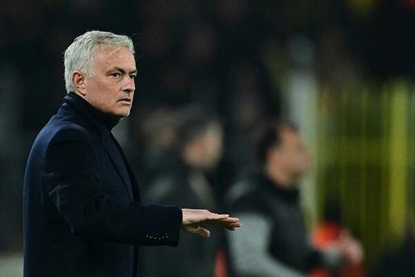 Mourinho’nun ekibi Fenerbahce’nin Portekiz basınının duyurmasının ardından gidecek! Bu isimle 12 yıl sonra bir kez daha …