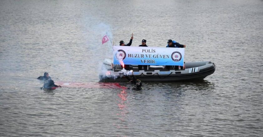 Edirne’deki denizaltı polisi Meriniç Nehri’nde özel