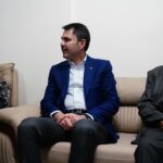 Bakan köy evinde konuktu