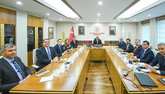 Bakan Ersoy ‘Önemli bir eksiklik’ dedi! Baskılar sonuç verdi: Spotify, Türkiye’de ofis açıyor