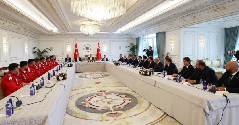 Cumhurbaşkanı Erdoğan, yağlı güreş birincilerini kabul etti