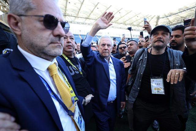 SON DAKİKA: Fenerbahçe yeni başkanını seçti! Sarı-Lacivertliler’de seçimin kazananı Aziz Yıldırım oldu