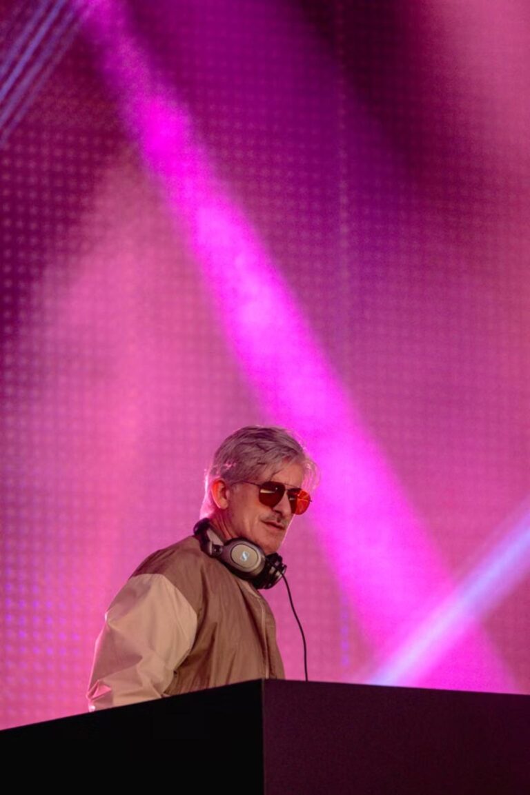 Nigthcall şarkısıyla dünyaca tanınan DJ Kavinsky evinde ölü bulundu